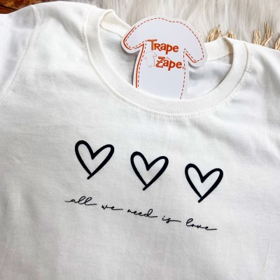  Conj. Blusa All We Need is Love e Short - Off White e Verde